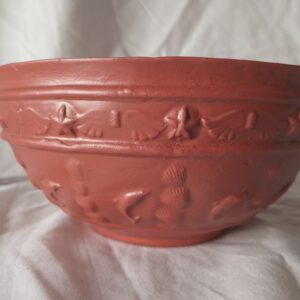 Ref. 12 .- Imitación cuenco de  terra  sigillata  hispánica  con  relieves  de  motivos marinos de Urcilla
