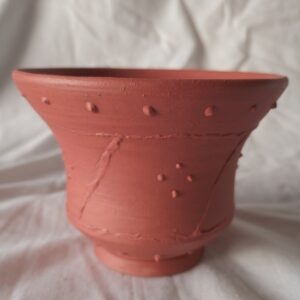 Ref. 16 .- Imitación vaso pequeño de  terra  sigillata  hispánica  con  decoración a  la  barbotina  de  Urcilla